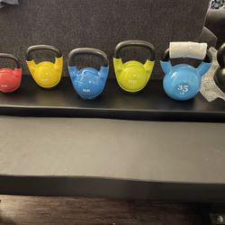 Kettle Bell Weights NEW IN SEALED BOX 10, 15, 20, 25, 35 And 45 Lbs $135 For All 6 Of Them 💪🏽