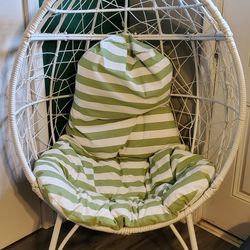 White Indoor/Outdoor Egg Chair 