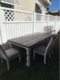 Dining table w/ 6 chairs