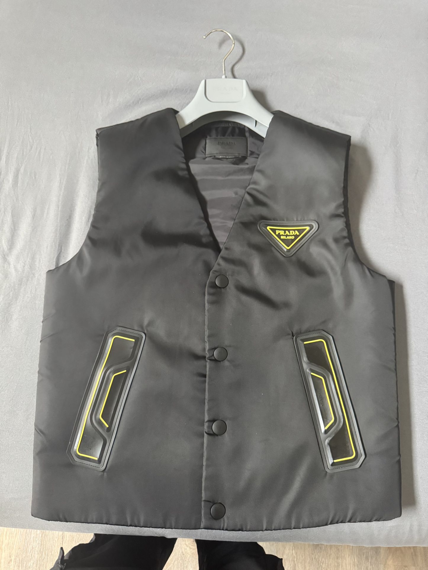 100% AUTHENTIC PRADA NYLON VEST SZ 48 (M/L)