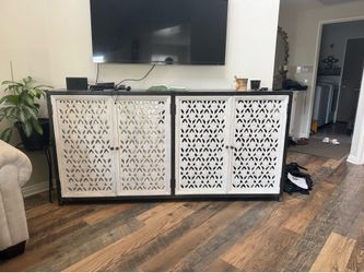 Accent cabinet
