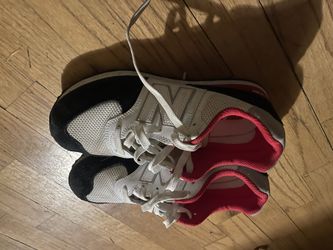 New Balance Boys Shoes - Size 4.5