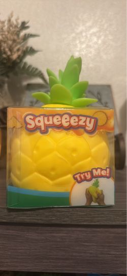 Squeeezy pineapple squishy