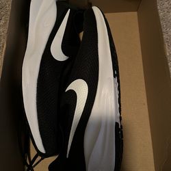 Nike revolution 7 shoes 10.5 WIDE
