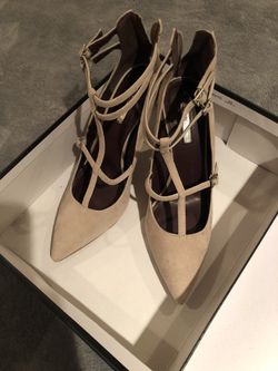 BCBG heel pumps 9