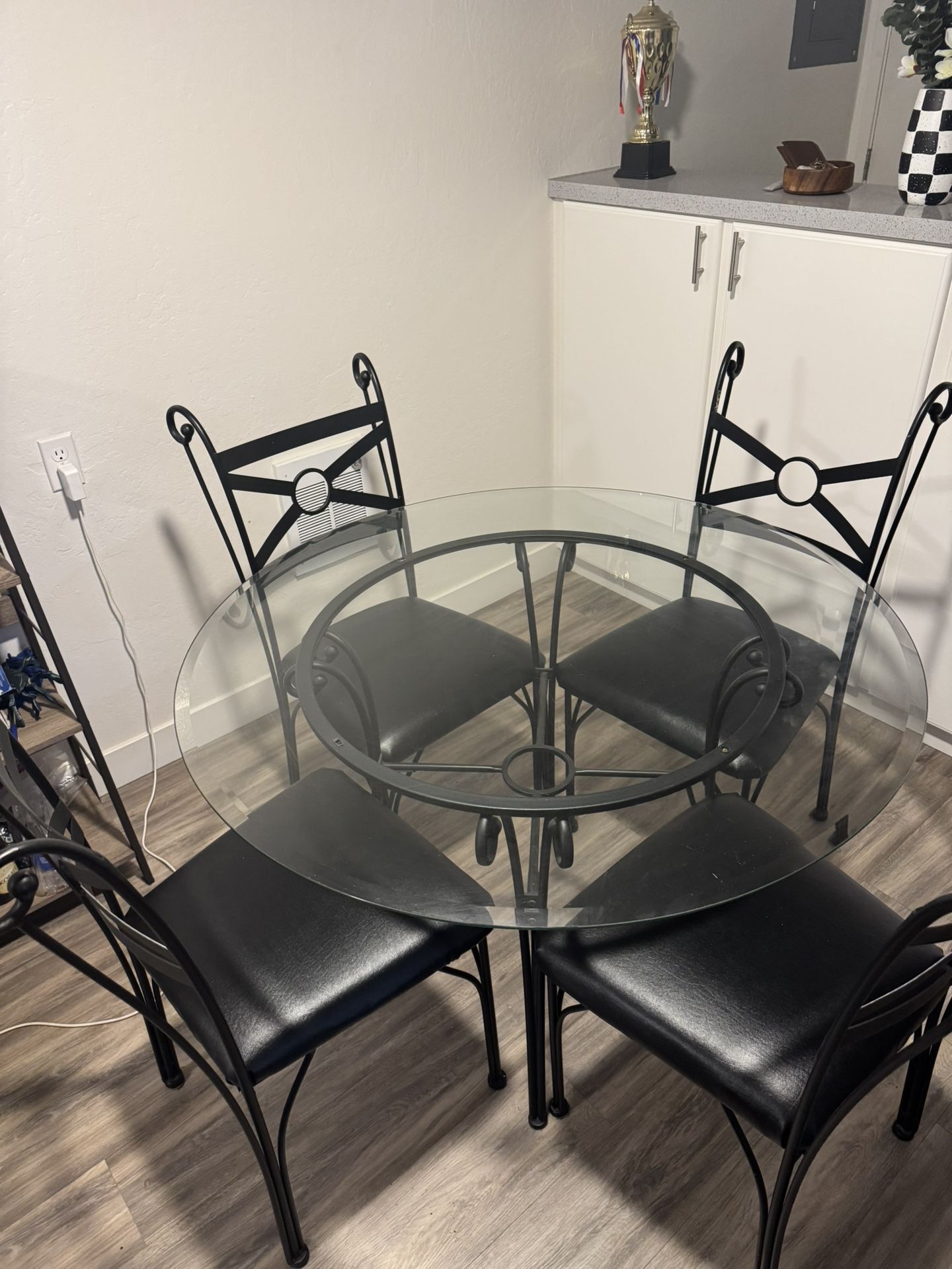 Round Dining Table with 4 chairs