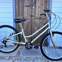 Beautiful New Huffy Calais Hybrid Bike