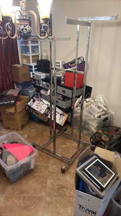 Adjustable clothes racks