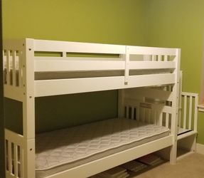 Twin bunk bed with stairway + 2 twin mattresses + sheets