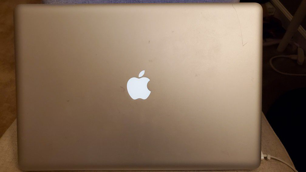 Macbook Pro 17" Early 2011 i7 16GBs 240 SSD