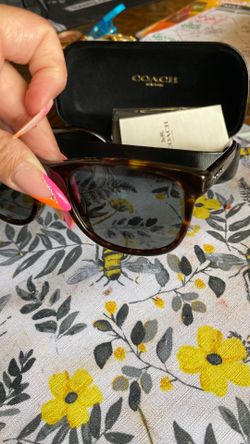 woman coach sunglasses