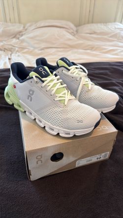 Brand new women’s on cloud shoes