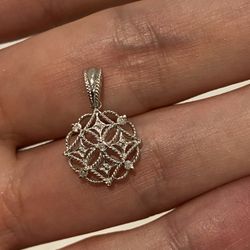 10K GOLD DIAMOND PENDANT 