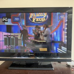 Sony Bravia KDL-32EX301 LCD TV with Remote and Antenna