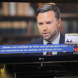 2 Tvs Not Smart 42 And 32 Inch 50$ Por Las Dos