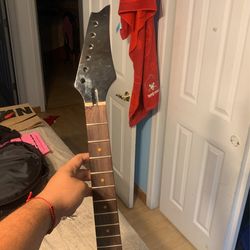 Gutiar Neck