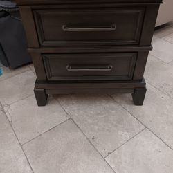 *Bedroom Special!!!*---Stellar Lindex Queen Bedroom Sets---From $899!!!---Delivery And Financing🤠