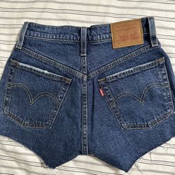 NEW Women’s 501 Levi’s Shorts Size 24