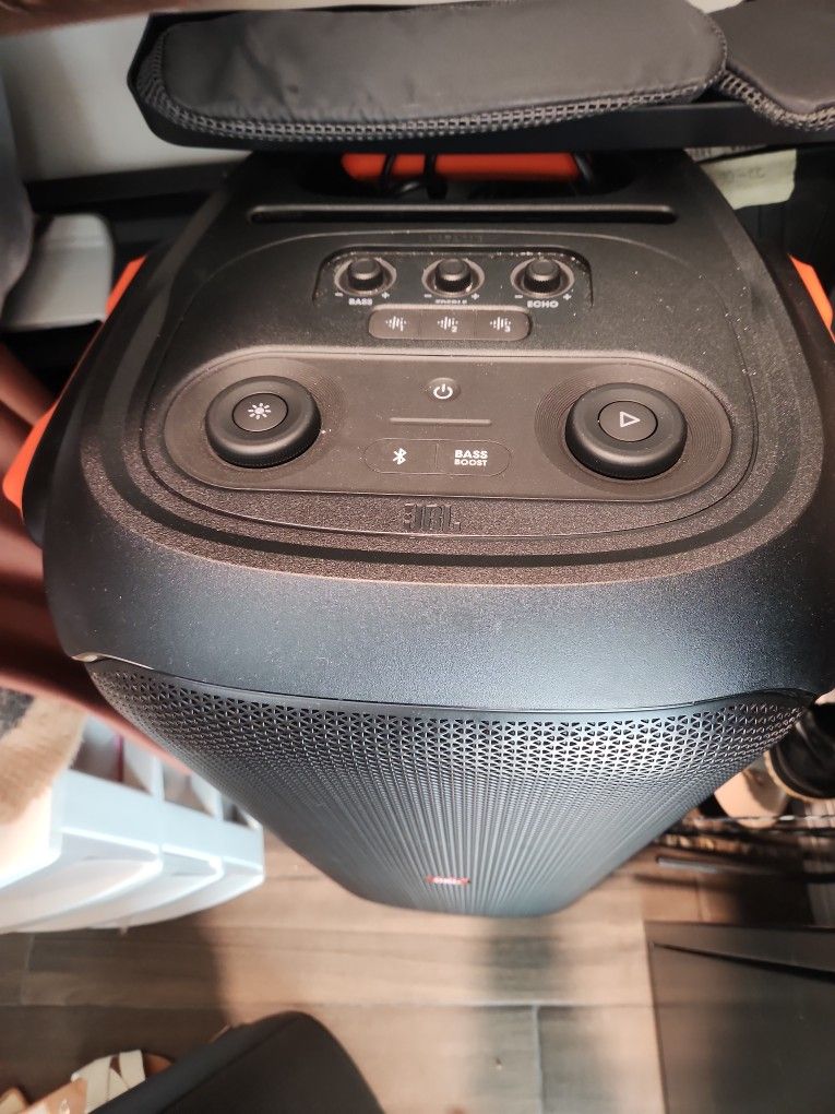 Very Large Speaker JBL 710 Like New