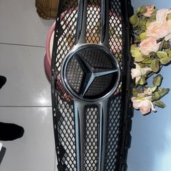 For A 2018 C 300 Mercedes-Benz The Front Grill