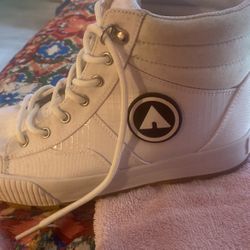 Airwalk Ladies 8.5. New