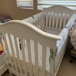Fisher-Price 3-in-1 Convertible Crib Bed