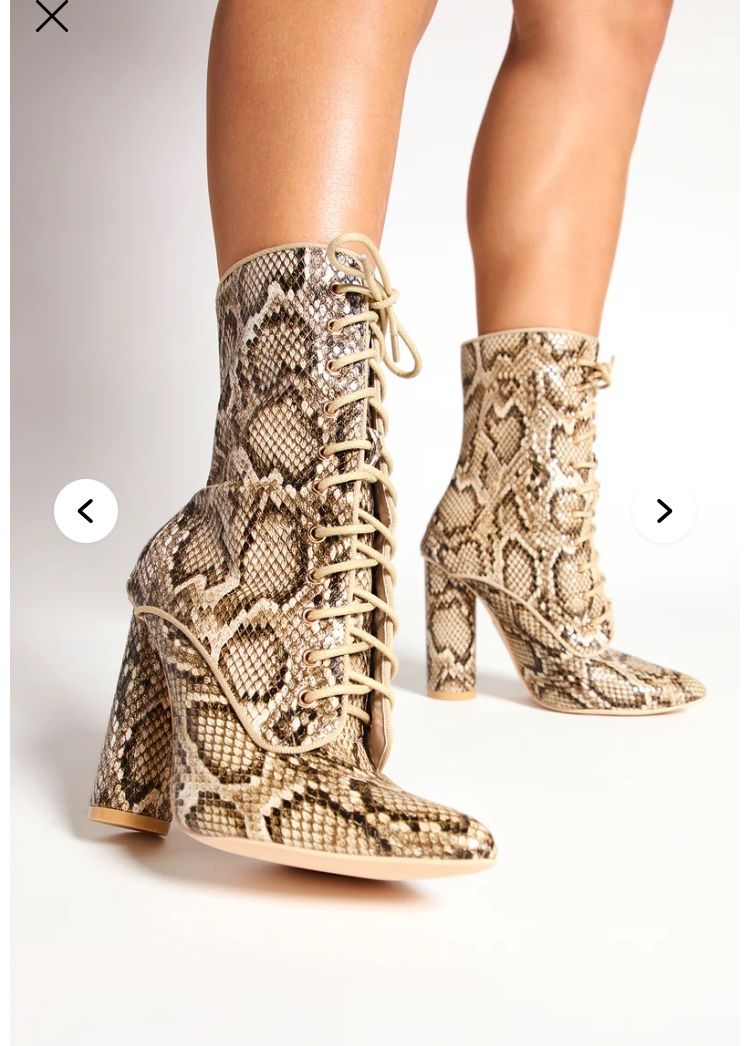 Size 7 new Fashion Nova Heels