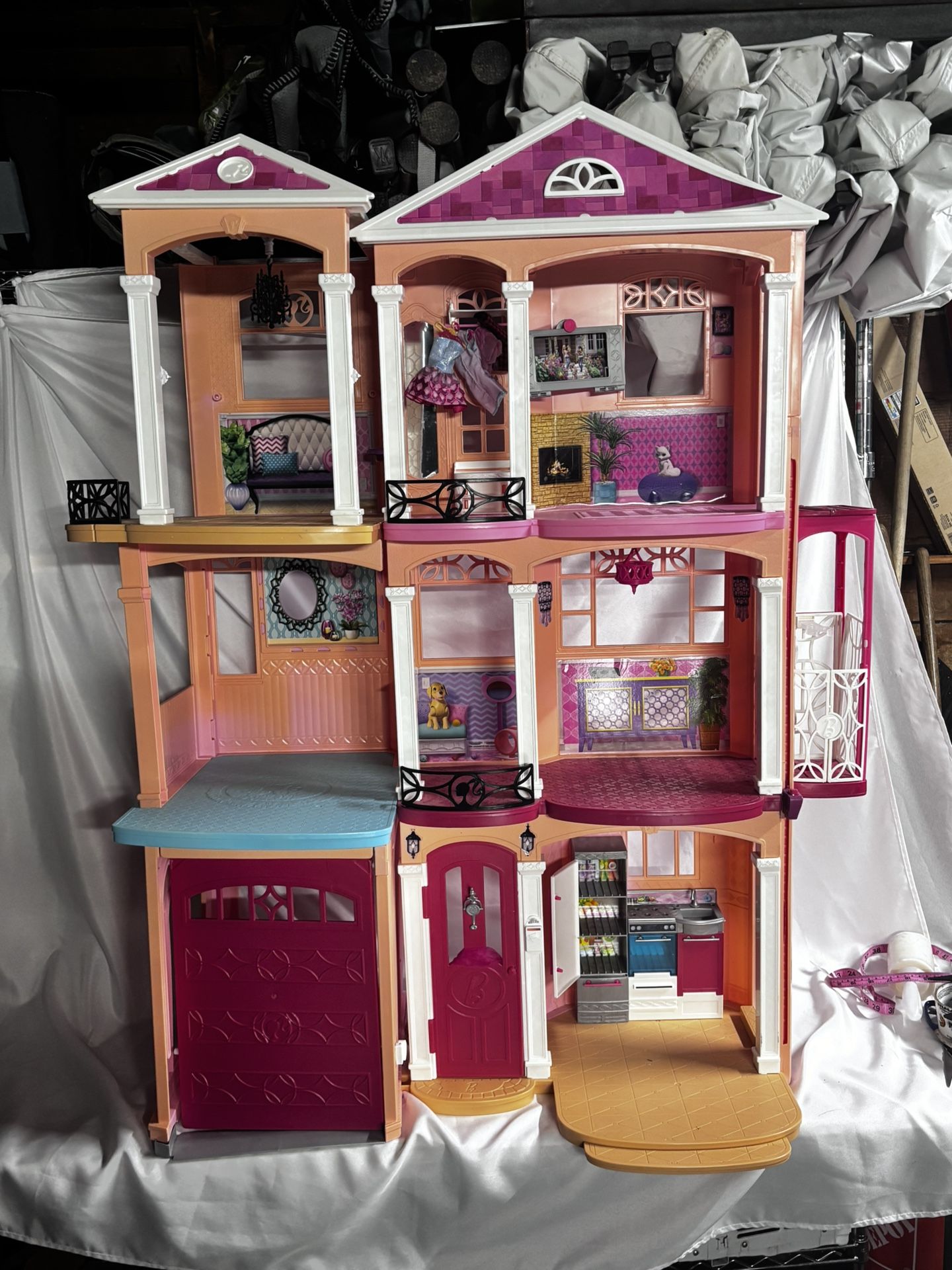 Barbie 3 Story-4 Ft High. Furnished W/28 Barbies Plus Accessories & Clothes