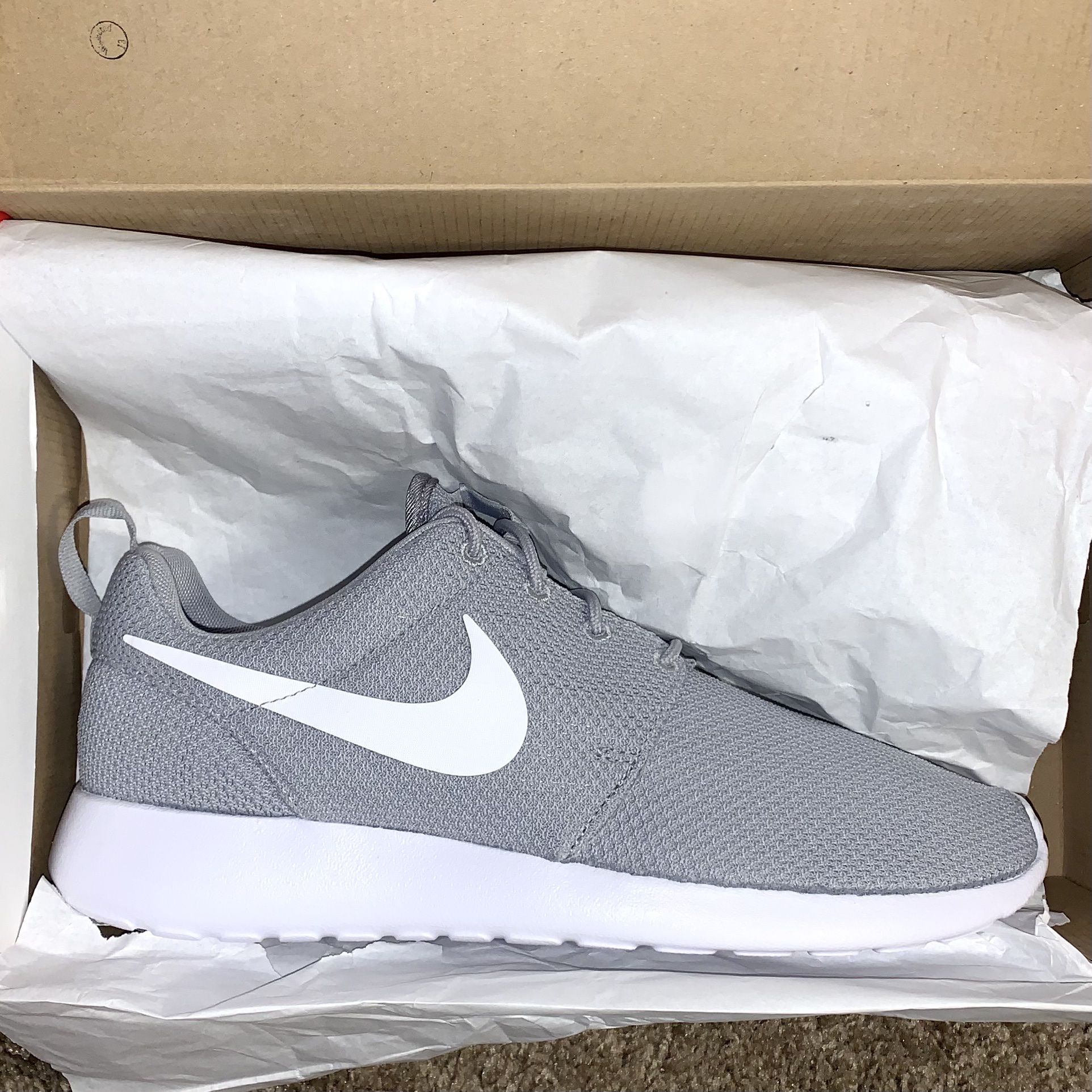 glas Loodgieter Acht Brand New Nike Roshe One “Wolf Grey” Mens Size 8.5 for Sale in Houston, TX  - OfferUp