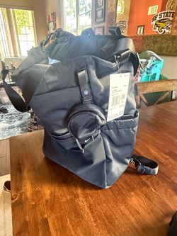 Baby Shower Gifts: Nike Maternity Convertible Diaper Bag
