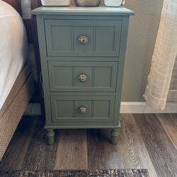 End Tables / Nightstands 