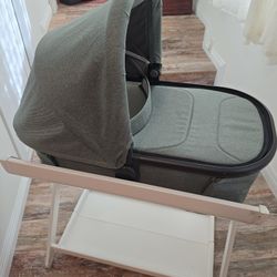 Uppababy V3 Bassinet + Stand