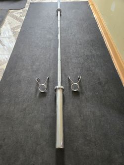 7ft 45lb Olympic Bar with Center Knurl