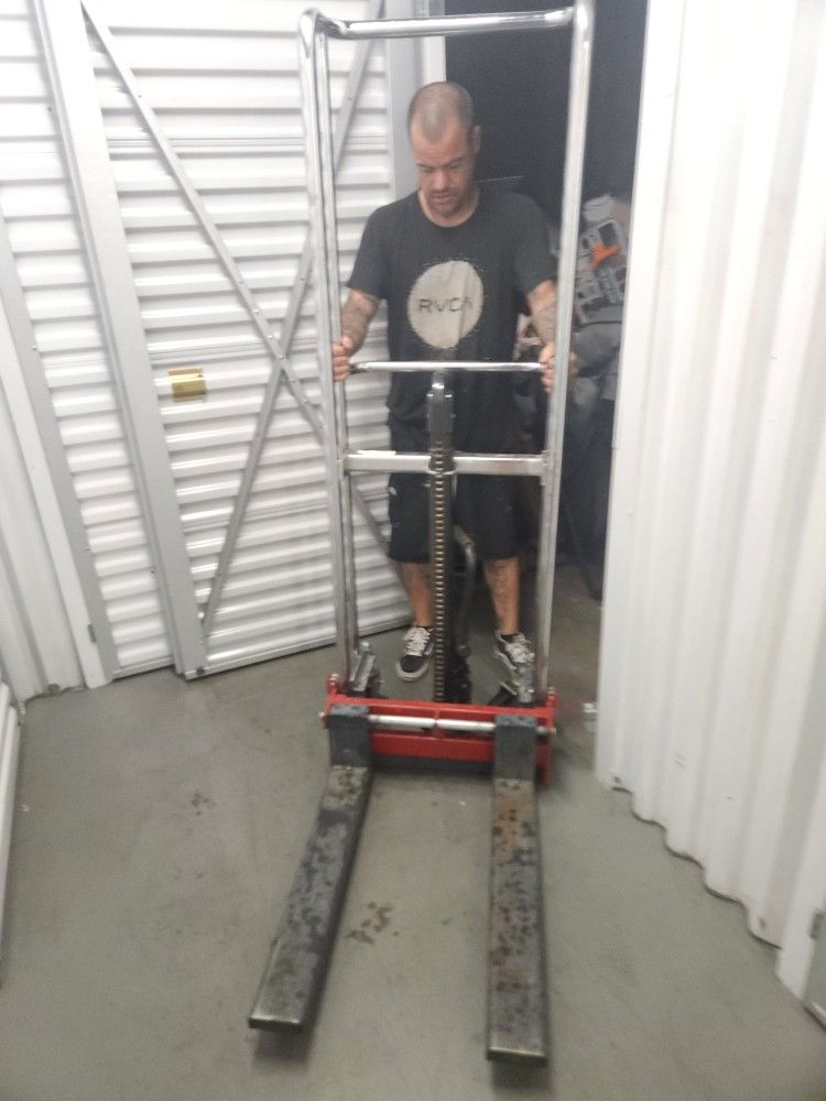 Manual Forklift