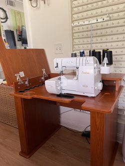 Serger Babylock Ovation almost new White 8 Thread