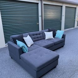 Free Delivery 🚚  Grey Sectional Couch $630