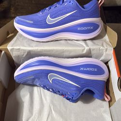 Nike Zoom Vomero Plus/Road Running Shoes