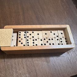Dominoes 