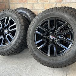 Gmc AT4 OEM 20s Wheels On 35s Tires Like New. 
