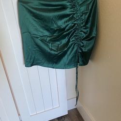 Falda color verde muy bonita size L