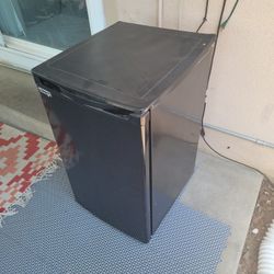Magic Chef Mini Fridge 
