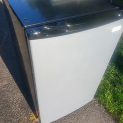 Magic Chef Mini Fridge