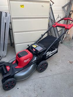 Milwaukee M18 FUEL Brushless Cordless 21 in. Walk Behind Dual Battery Self-Propelled Mower (Tool-Only)