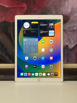 Apple iPad Pro Tablet 12.9” A1652 128GB iOS 16 - $179