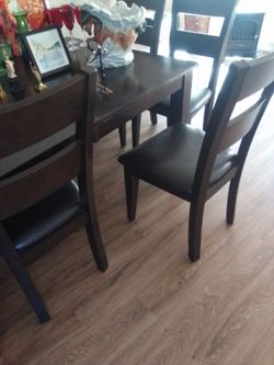 Solid wood expanding dining room table and six chairs