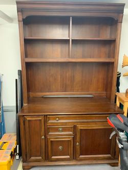 Hooker Furniture 2-Piece Credenza & Hutch - 5 Drawers/File Drawer