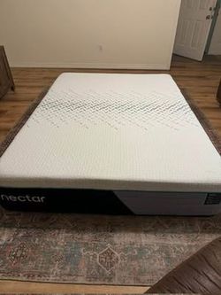 Full Hybrid Mattress - Retails $1,099 - Excellent Condition