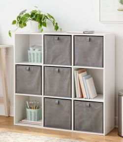 9-Cube bookshelf storage organizer - white - Excellent condition
