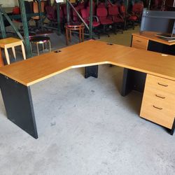 Executive L-shape Office Desk $350 (Good Condition)