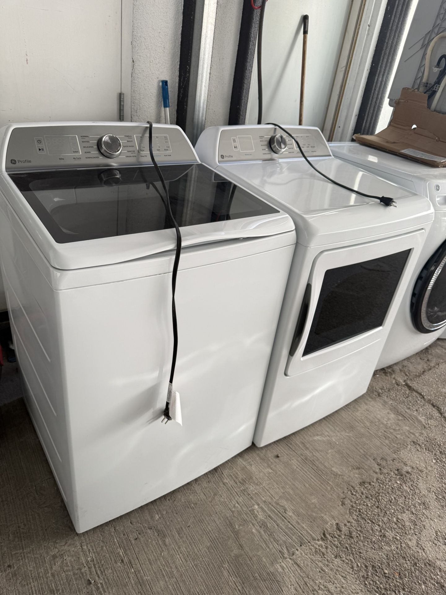 Ge Top Load Washer And Gas Dryer Set